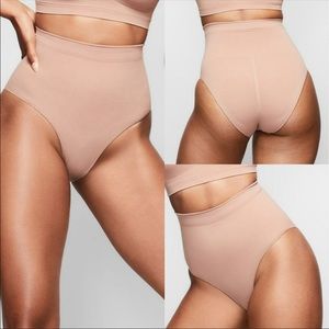 Skims Sculpting Seamless Mid Waist Briefs